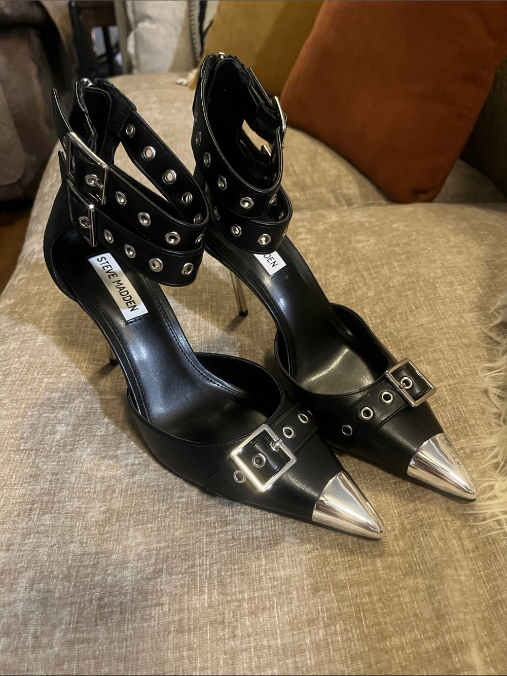 SEXY NEW ! Steve Madden Black Pointed Toe Ankle-Strap Heels with Silver-buckles